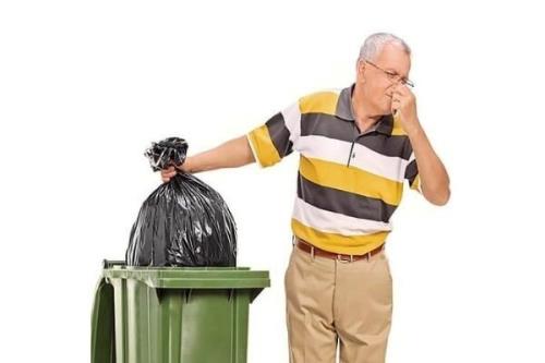 از بین بردن بوی بد سطل زباله