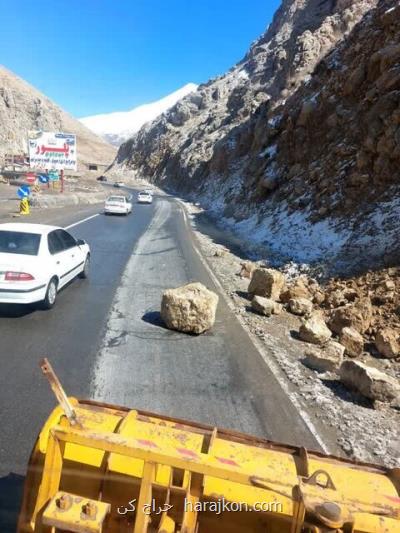 ریزش سنگ در این جاده شمالی